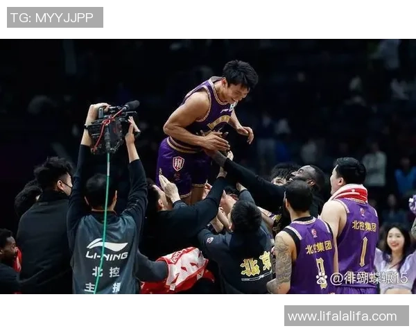 辽宁男篮迎战北京北控决战CBA季后赛争夺激烈展现篮球魅力
